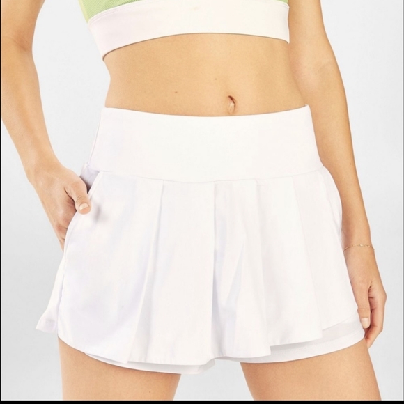 Fabletics Dresses & Skirts - NWT Fabletics White Woven Skirt - Size L (10/12)